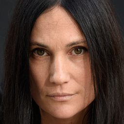 Einat Weizman - 被消失的家園演員 飾演Family Service Coordinator