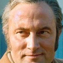 Iain Cuthbertson - 迷霧森林十八年演員 飾演Dr. Louis Leakey