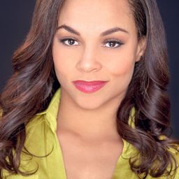 Natascha Hopkins 飾演 