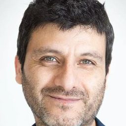 Luis Moreno - Mujeres arriba演員 飾演Teresa's Boss