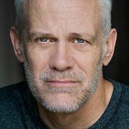 Steven Sean Garland 飾演 Jim