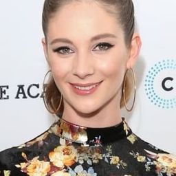 Xenia Goodwin 飾演 Tara Webster