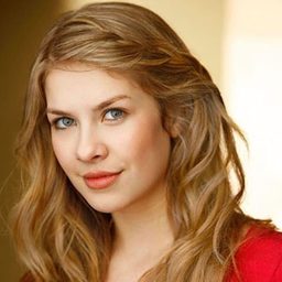 Zsá Zsá Inci Bürkle 飾演 Trude