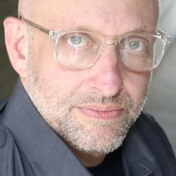 桂格·溫納 - 換命快遞 2演員 飾演Tipov