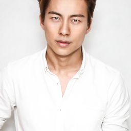 鶴天賜 飾演 Nat Lee