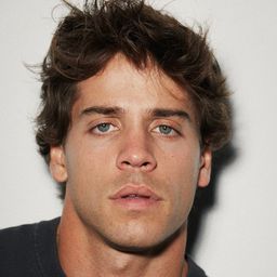 艾力克斯·帕斯特拉納 飾演 Nacho