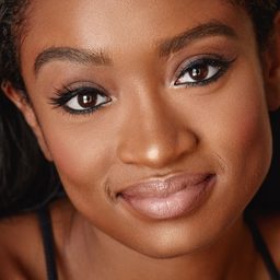 Kayla Smith - 9 Rides演員 飾演Young Girl