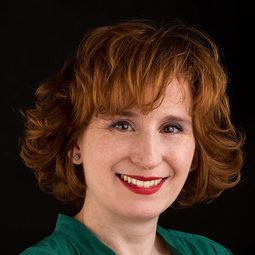 Mari Paz Sayago - 父愁者聯盟演員 飾演Maricarmen