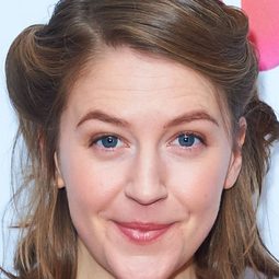 傑瑪·惠蘭 飾演 Miss Taylor / Mrs. Weston