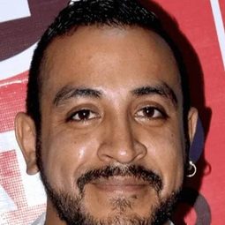 路爾斯·費爾南多·佩納 飾演 Memo Cruz