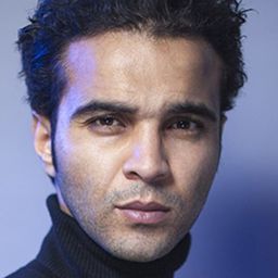 Mohamed Badissy 飾演 Le Garçon de Café