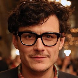 Manuel Rubey 飾演 Max Brod