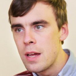 Patrick Cassels 飾演 