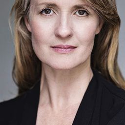 Katy Carmichael - 維尼與我演員 飾演Daphne de Sélincourt