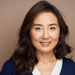 Eleven Lee 飾演 Mother