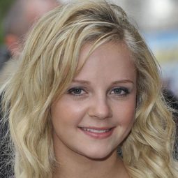 潔吉雅·漢蕭 飾演 Rosie