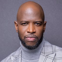 Kwame Patterson 飾演 Brick