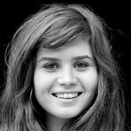 瑪利亞施奈德 飾演 Self