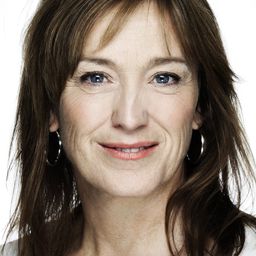 安妮克·馮德麗珮 飾演 Karin