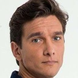 Lionel Erdogan 飾演 Benoît