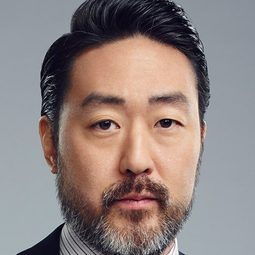 肯尼斯·崔 飾演 Ray Vale