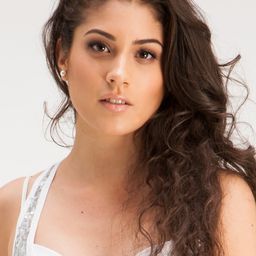 克勞蒂亞·哲珮達 飾演 Celia