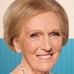 Mary Berry 飾演 Self - Host & Judge