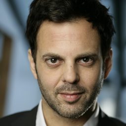 Ivan Martin - 孤兒殺手演員 飾演Math Teacher