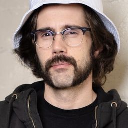 Nick Mullen 飾演 Clay Carlson