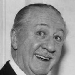 Roy Atwell 飾演 Doc (voice) (uncredited)