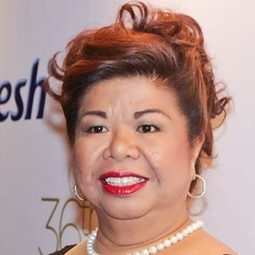 Mae Paner - My Illegal Wife演員 飾演Madam Janet Lee Napulis