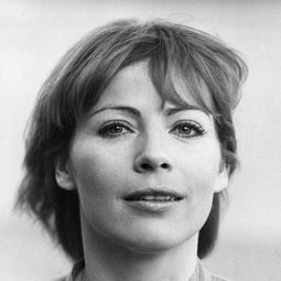 Renate Schroeter 飾演 Hanna Harder