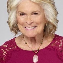 Paula Shaw 飾演 Gia