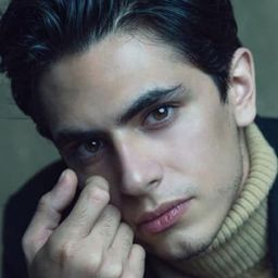 David Montalvo 飾演 Ajo