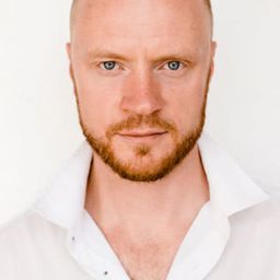 Jan Budař 飾演 Safebreaker Petiska