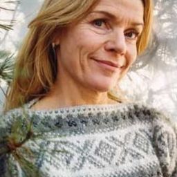 Beate Eriksen 飾演 Camilla's Mother