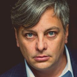 Rüdiger Klink 飾演 Zwangsversteigerer