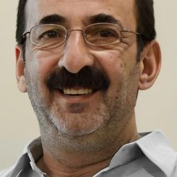 Bican Günalan 飾演 Kürşat / Kiracı