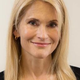 蘇珊·斯耐德 飾演 Lisa