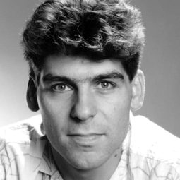 Daniel Peacock 飾演 Postman