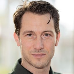 David Rott 飾演 Fabian