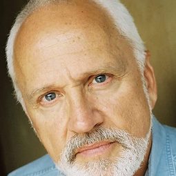 約翰·魯賓斯坦 飾演 Older Jess Oppenheimer