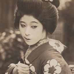 鈴木すみ子 飾演 Akishino