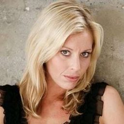 Ami Chorlton 飾演 Miss Brandy