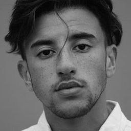 利雅德貝萊區 飾演 Michael