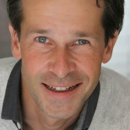 米歇爾·納伯科夫 飾演 Laveran