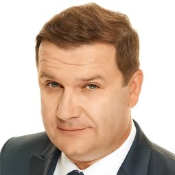 羅伯特·瓦畢齊 - 今時之慾演員 飾演Priest