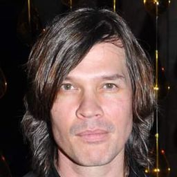 盧克·肯尼 飾演 Sidkong