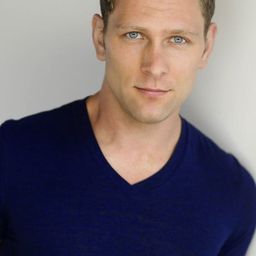 Cody Ray Thompson 飾演 Mark