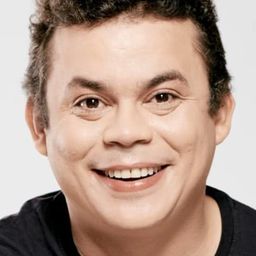 Emerson Ceará 飾演 Barman